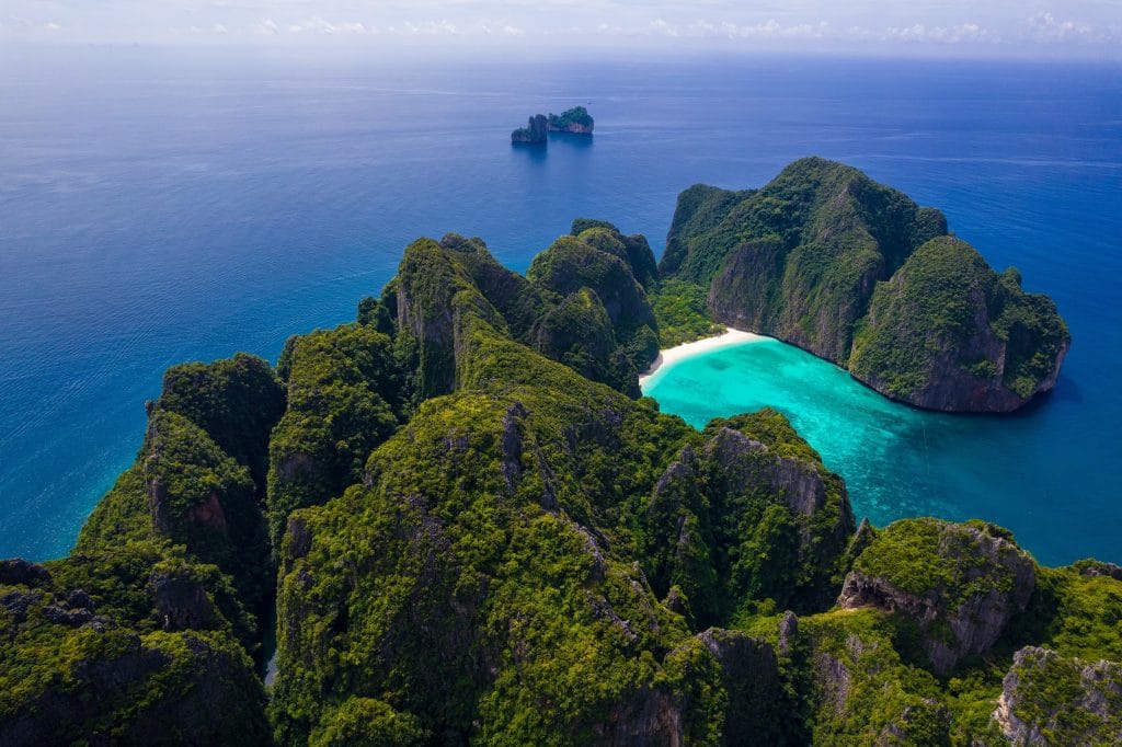 Phuket: PhiPhi Island - Pileh Lagoon - Maya Bay - Maiton Island - Sunset (Whale Shark Fleet) — photo 12 of 28
