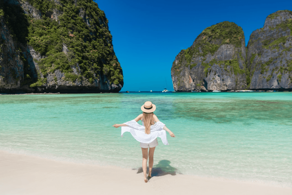 Phuket: PhiPhi Island - Pileh Lagoon - Maya Bay - Maiton Island - Sunset (Whale Shark Fleet) — photo 2 of 28